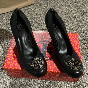 NWT - tory burch heel